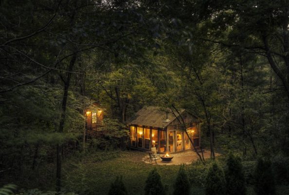 Tiny-Cabin-The-Glass-Cabin-Candlewood-