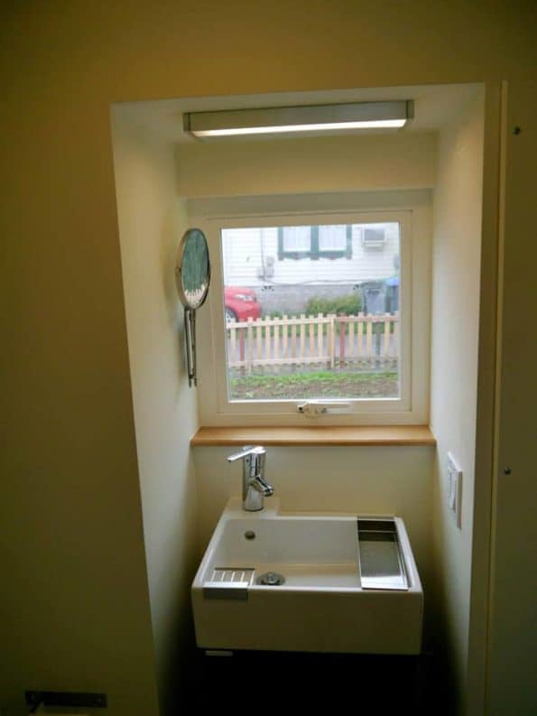 A Refreshing And Unique Contemporary Style Tiny Home