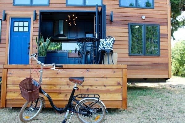 Modern-Tiny-Cabin-on-Wheels-by-Tiny-Heirloom-002-600x400
